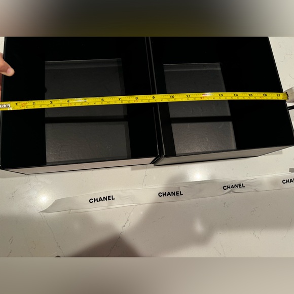 Chanel gift box ๐ with three different colored ribbons! ๐ - Picture 7 of 7